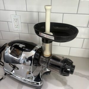Omega‎ 8006 Nutrition Center Juicer Cold Press Masticating Tested Works READ